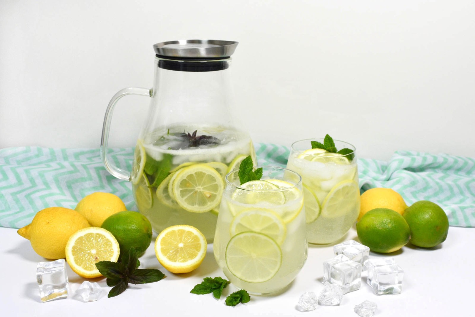 Zitronen-Limetten-Limonade mit frischer Minze-Rezept-ballesworld