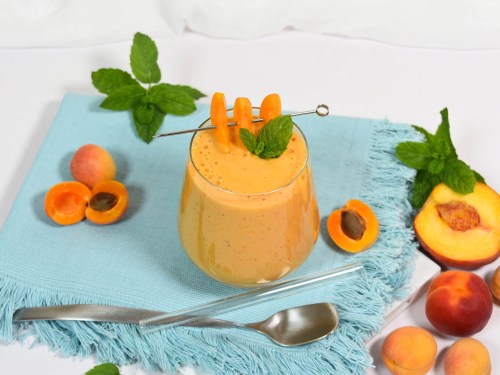 Aprikosen-Pfirsich Drink mit Joghurt-Anrichten-ballesworld