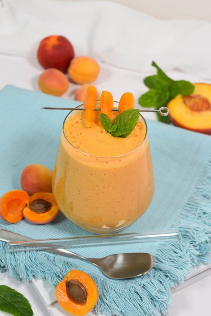 Aprikosen-Pfirsich Drink mit Joghurt-Sommerdrink-ballesworld