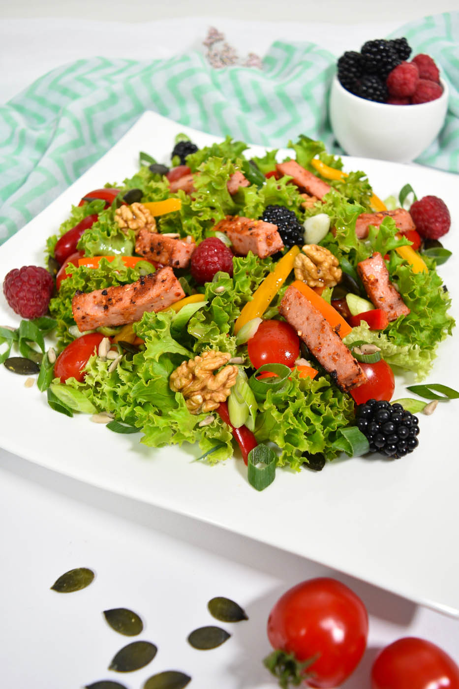 Bunter Salat mit Leberkäse Streifen-Gesunder Salat-ballesworld