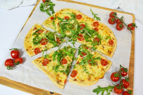 Flammkuchen mit Rucola-Anrichten-ballesworld