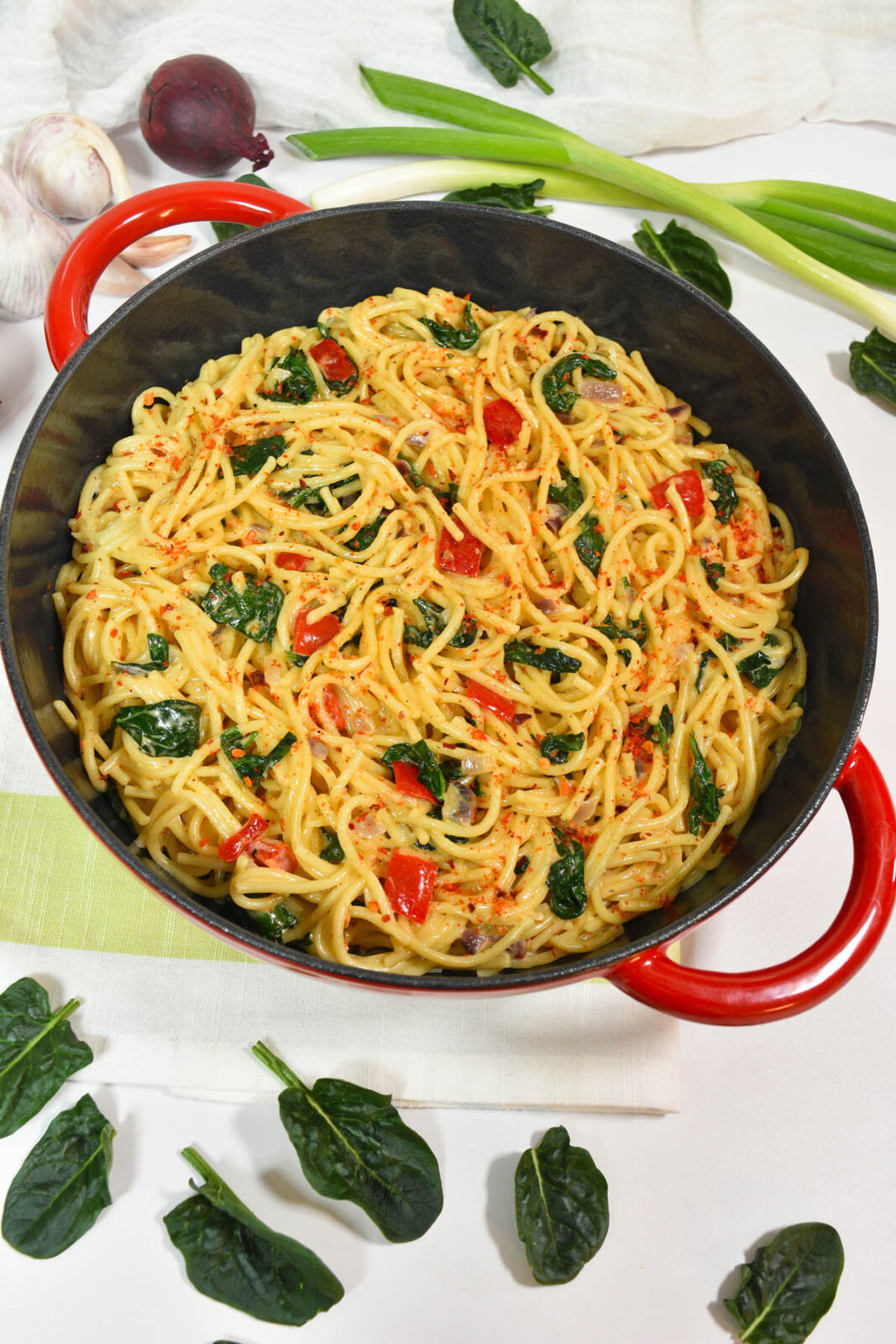 Spaghetti in Käse-Sahne-Soße mit buntem Gemüse-Hauptgericht-ballesworld