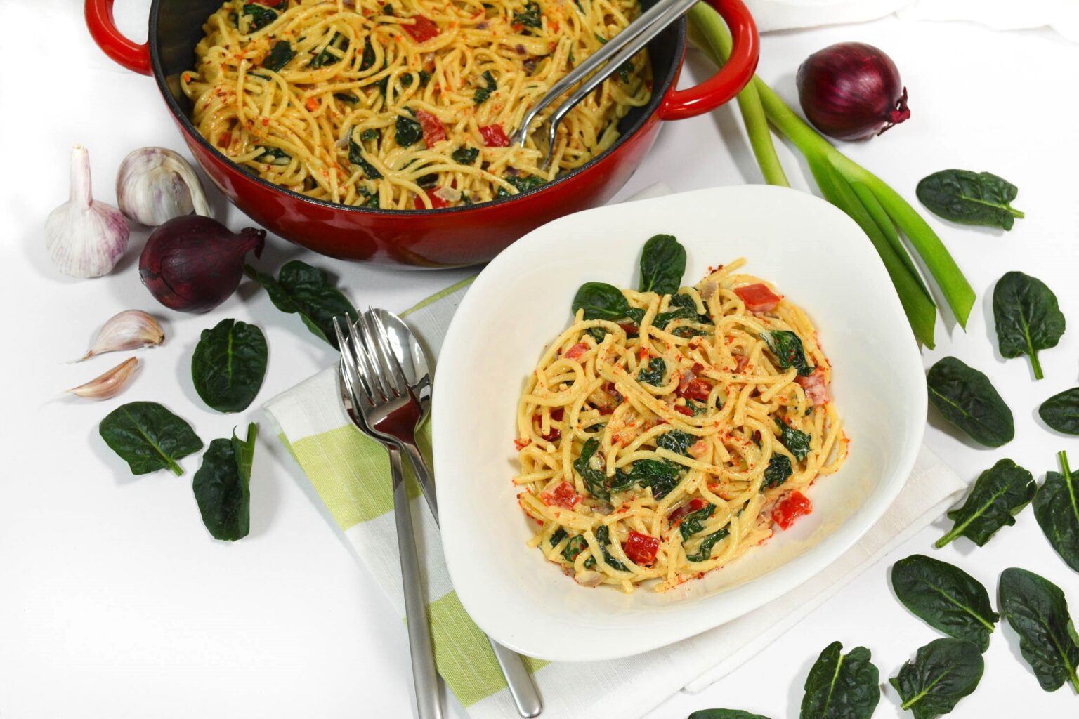 Spaghetti in Käse-Sahne-Soße mit buntem Gemüse-Rezept-ballesworld