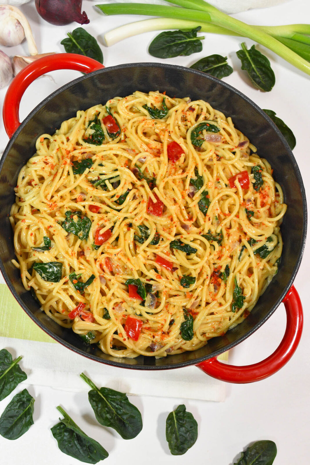 Spaghetti in Käse-Sahne-Soße mit buntem Gemüse-Vegetarisch-ballesworld