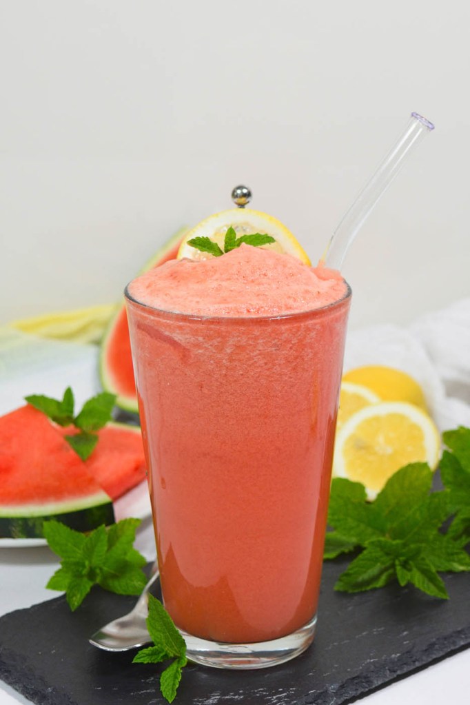 Wassermelonen Drink mit Zitroneneis-Kalte Getränke-ballesworld