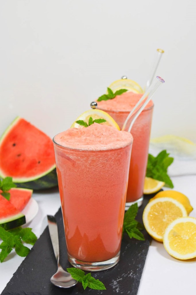Wassermelonen Drink mit Zitroneneis-Sommer Drinks-ballesworld