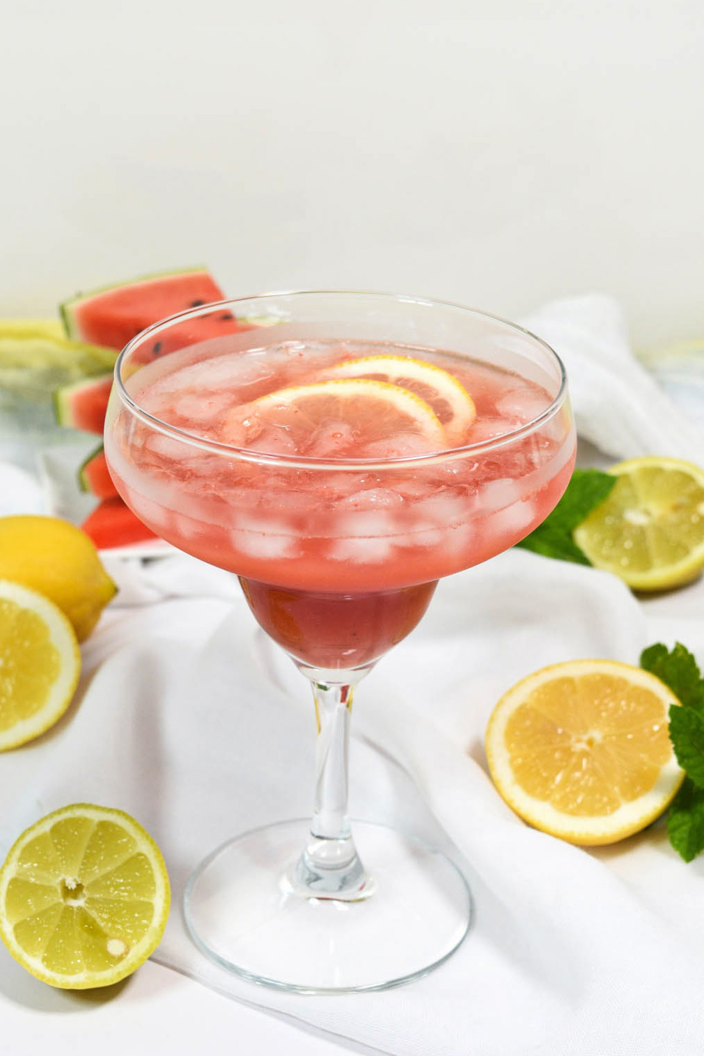 Wassermelonen-Zitronen-Cocktail-mit-Bacardi-Razz-Rezeptideen-ballesworld