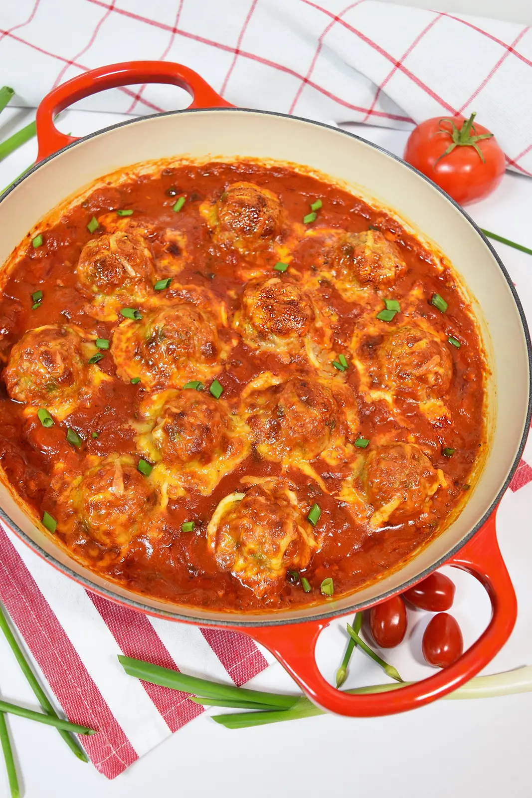 Hackbällchen in Tomaten-Curry-Soße-Hauptgericht-ballesworld