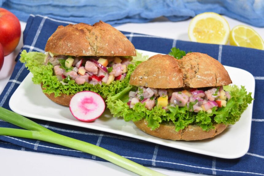 Matjesbrötchen mit Apfel und Radieschen-Rezept-ballesworld