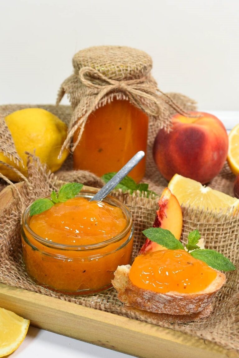 Pfirsichmarmelade mit Tonkabohnen