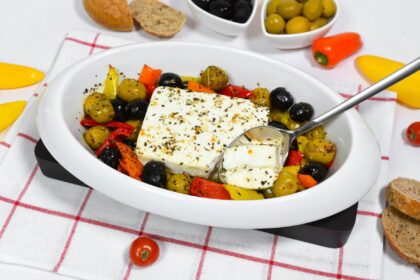 Gebackener Feta mit Oliven und Paprika-Rezept-ballesworld