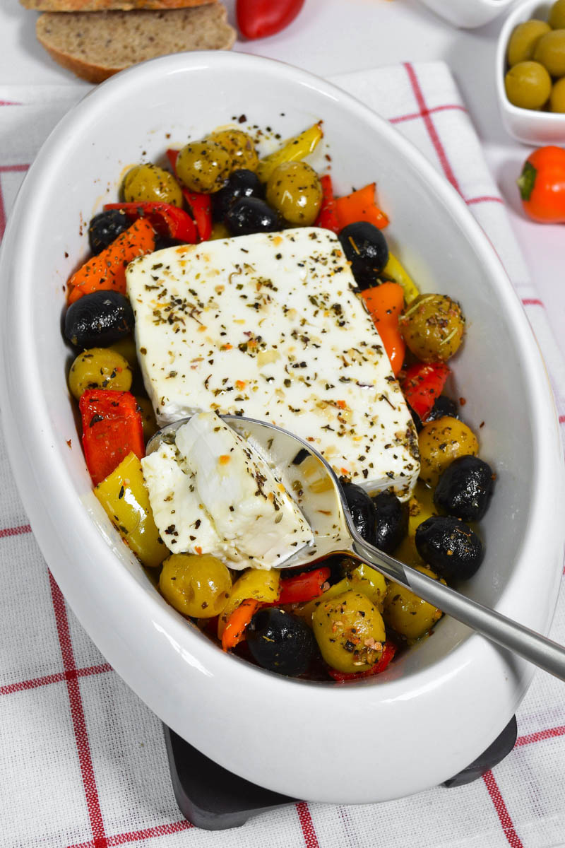 Gebackener Feta mit Oliven und Paprika-Vorspeisen-ballesworld