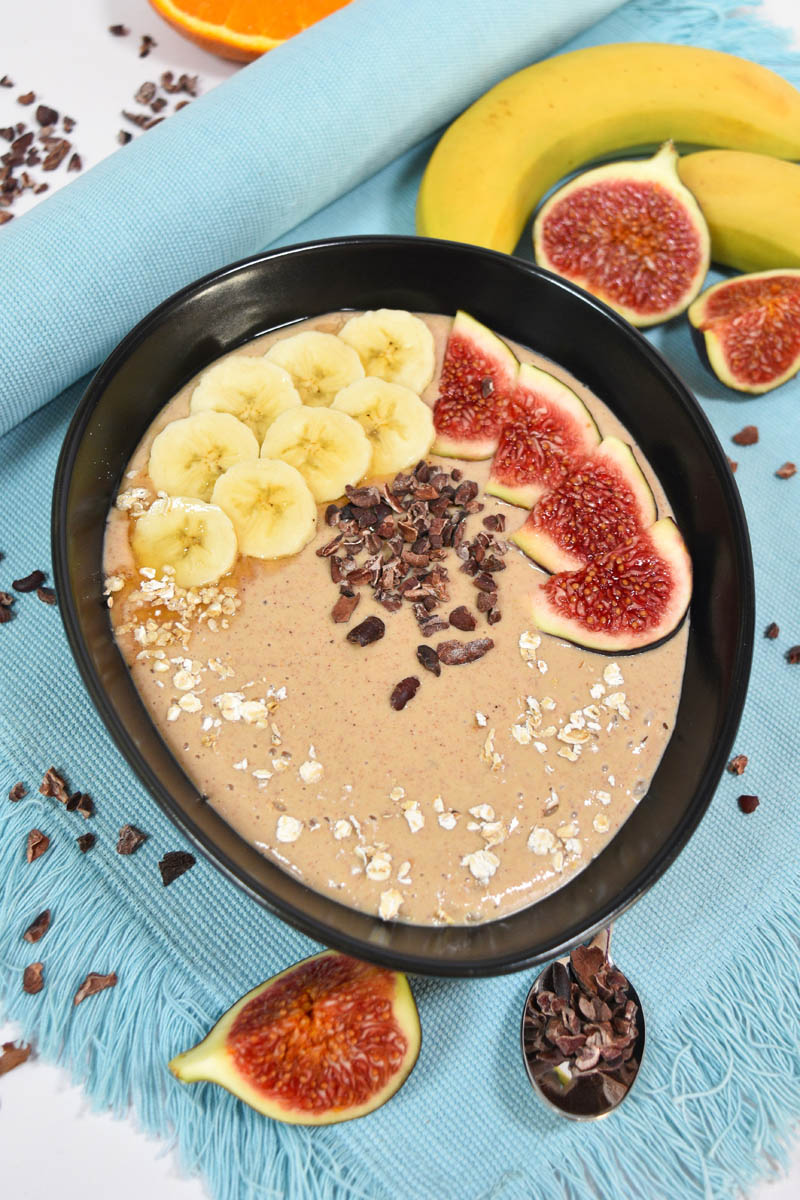 Feigen-Bananen Bowl mit Kakaonibs-Frühstück-ballesworld