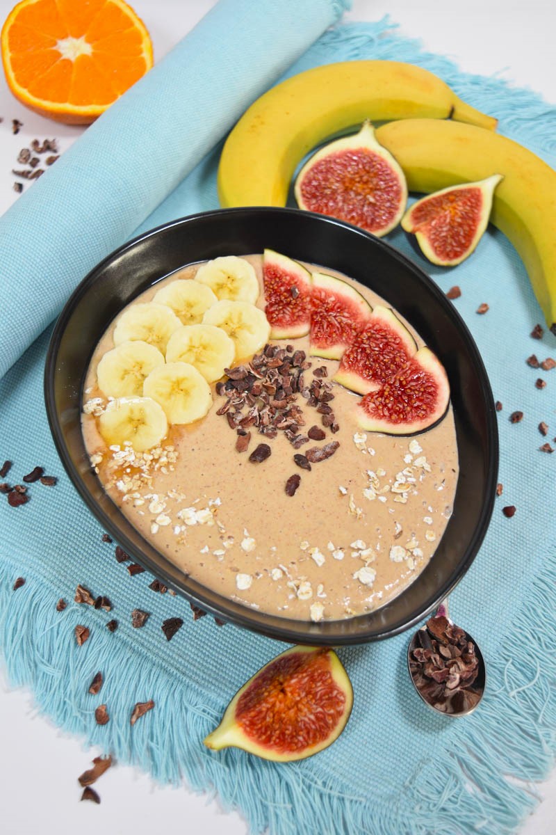 Feigen-Bananen Bowl mit Kakaonibs-Gesundes Essen-ballesworld