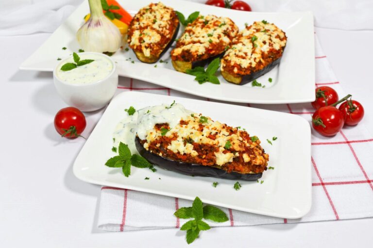 Gefüllte Auberginen mit Bulgur und Feta-Anrichten-ballesworld