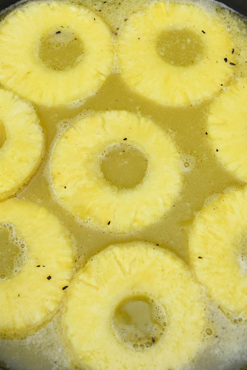 Gebratene Ananas in Maracuja-Kokos-Soße-Zubereitung-ballesworld