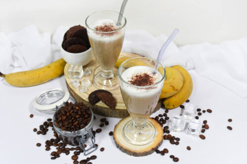 Bananen-Nuss-Espresso-Drink-Anrichten-ballesworld