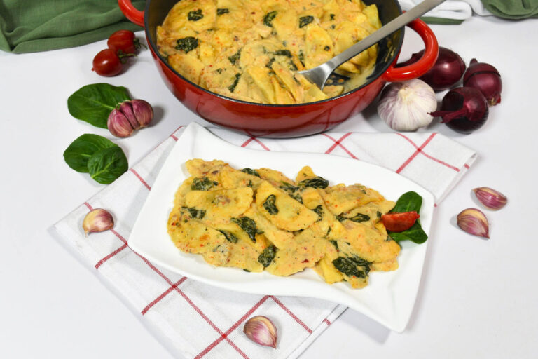 Tortellini in Gorgonzola-Spinat-Soße-Anrichten-ballesworld