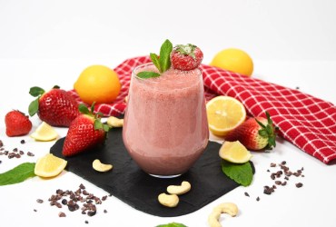 Veganer Erdbeer-Kakaonibs Smoothie-Rezept-ballesworld