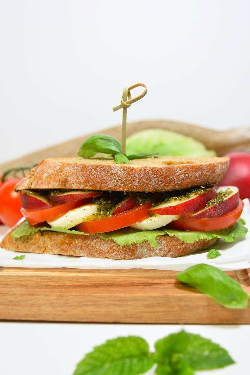 Caprese Sandwich mit aromatischem Pesto-Abendessen-ballesworld