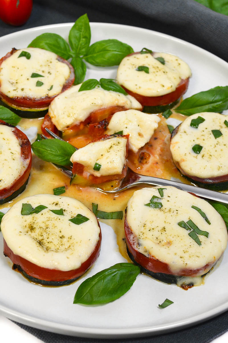 Gegrillte Zucchini mit Tomaten und Mozzarella-Grillrezepte-ballesworld