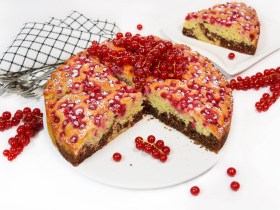 Mascarpone Kuchen mit Johannisbeeren-Titel-ballesworld