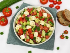 Tomaten-Gurken Salat mit Feta-Rezept-ballesworld