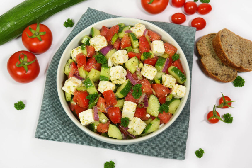 Tomaten-Gurken Salat mit Feta-Rezept-ballesworld