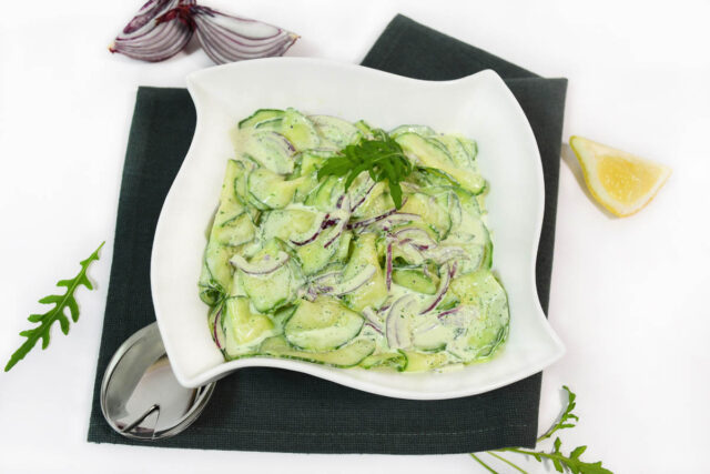 Leckerer Gurkensalat mit Schmand-Rucola Dressing lecker