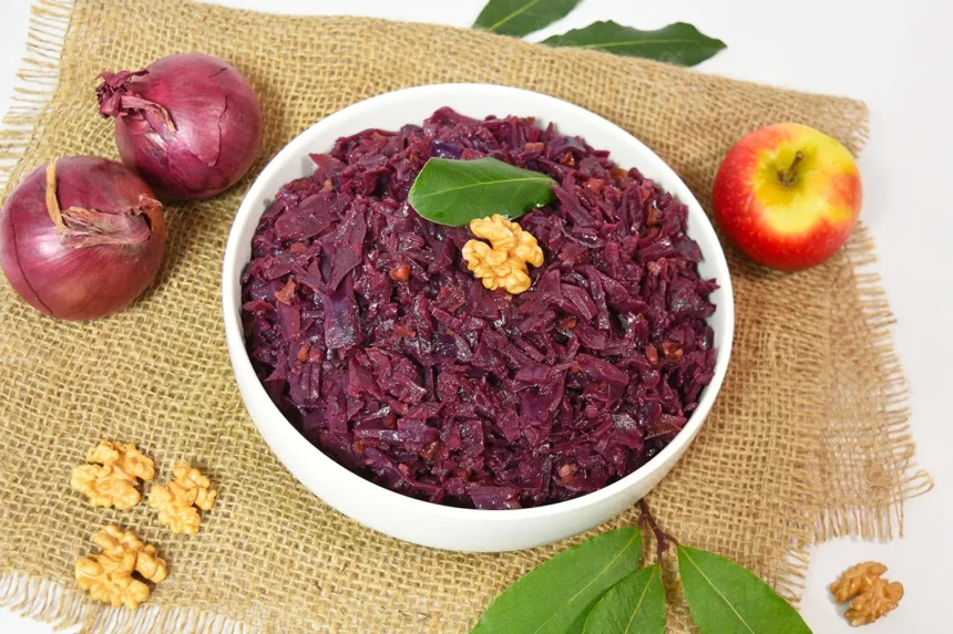 Rotkohl mit Apfel und Walnüssen-Rezept-ballesworld