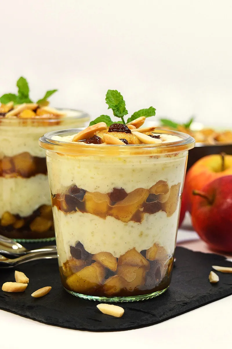 Vanille Milchreis mit Apfelkompott-Dessert im Glas-ballesworld