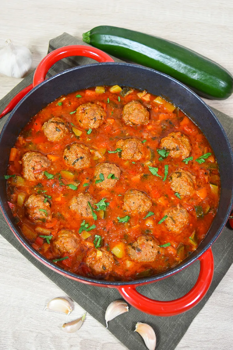 Hackbällchen in Zucchini-Tomatensoße - BallesWorld