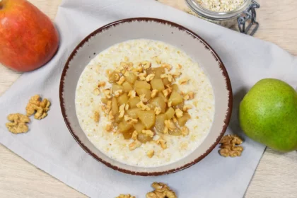 Porridge mit Birnenkompott-Gesundes Frühstück-ballesworld