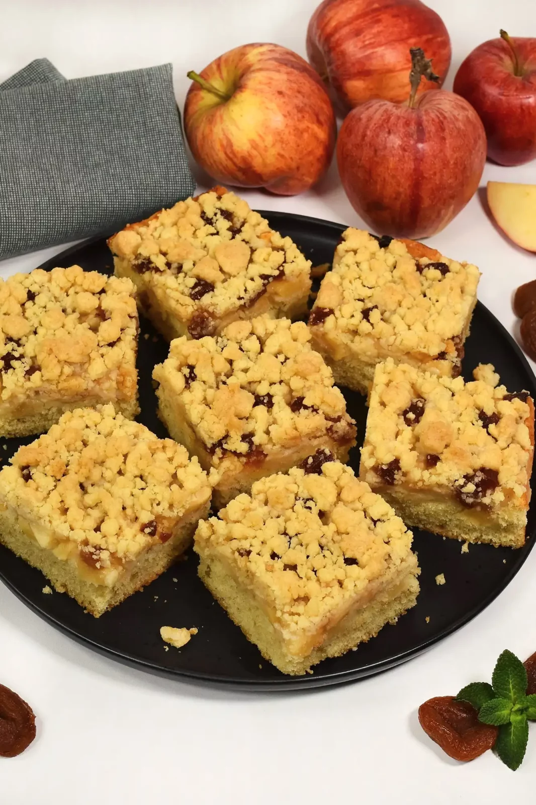 Apfelstreuselkuchen mit getrockneten Aprikosen - Nachtisch-ballesworld