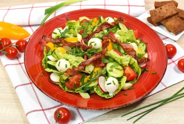 Bunter Salat mit knusprigem Speck-Rezept-ballesworld