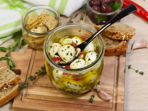 Mozzarella Kugeln mit Kräuter-Chili-Marinade-Rezept-ballesworld