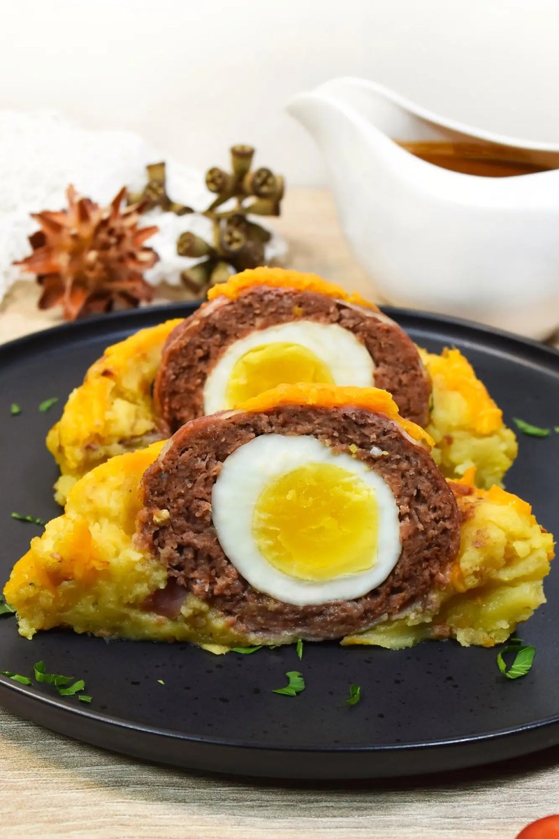 Hackbraten mit Ei im Kartoffelnest-Rezepte mit Hackfleisch-ballesworld