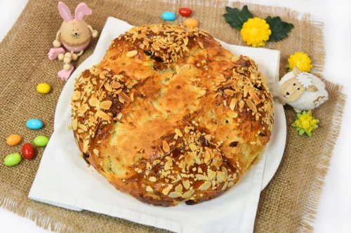 Osterbrot mit Cranberrys und Mandeln-Anrichten-ballesworld