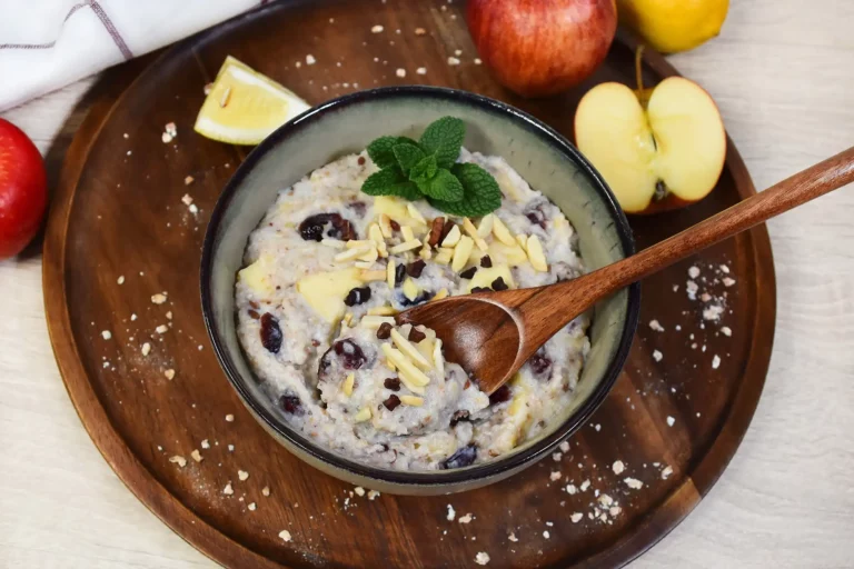 Buchweizen Porridge mit Cranberry und Apfel-Anrichten-ballesworld