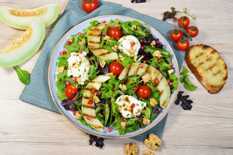 Burrata-Salat mit Grill Melone-Anrichten-ballesworld