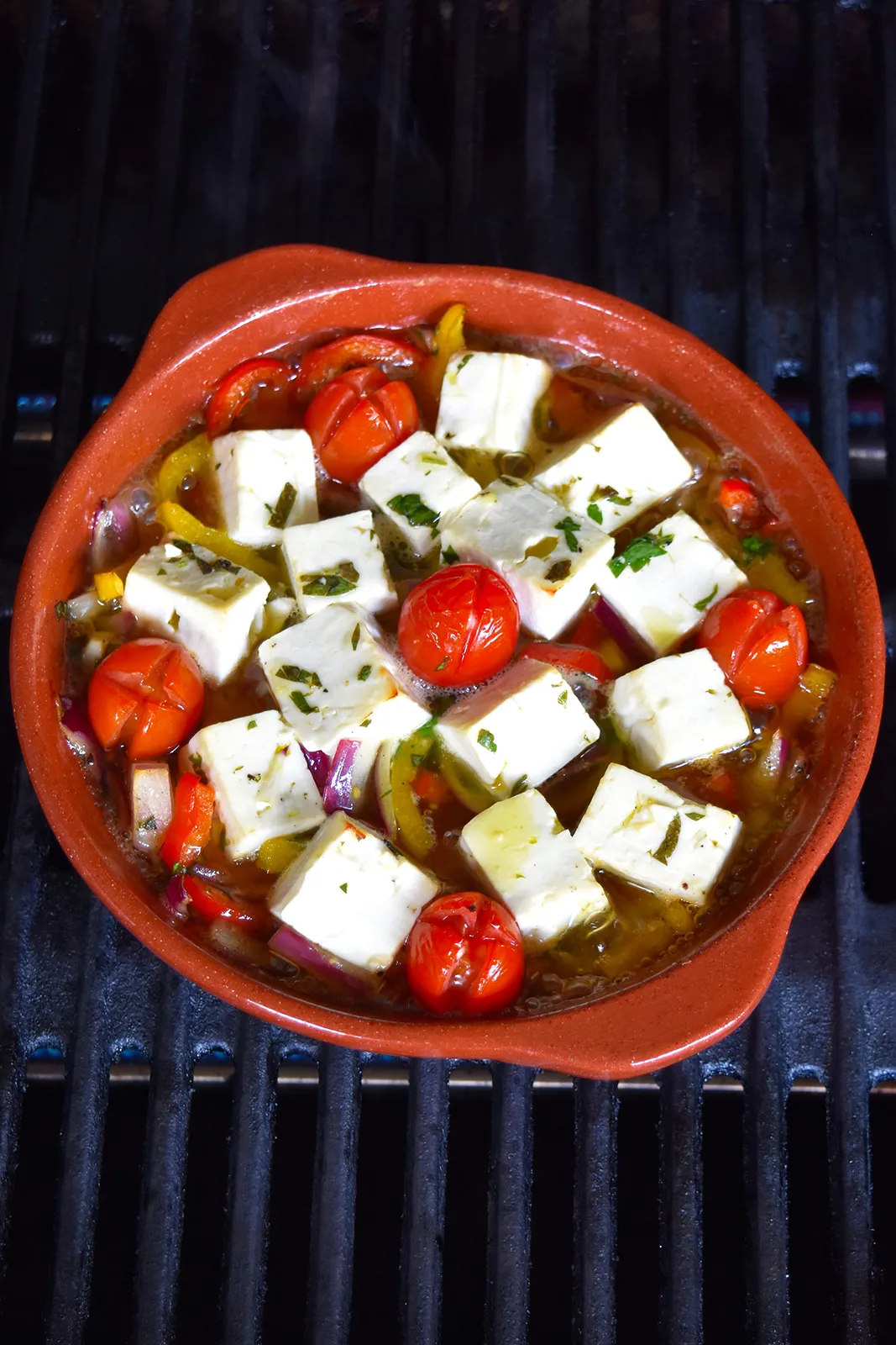 Feta vom Grill auf Gemüse-Olivenöl-Bett-Grillen-ballesworld