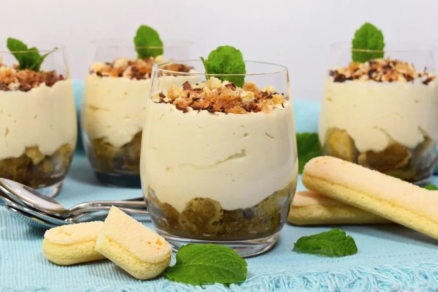 Tiramisu im Glas mit Cappuccino-Creme-Dessert Rezept-ballesworld