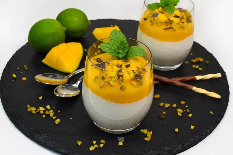 Griechischer Joghurt mit Mango Mousse-Servieren-ballesworld