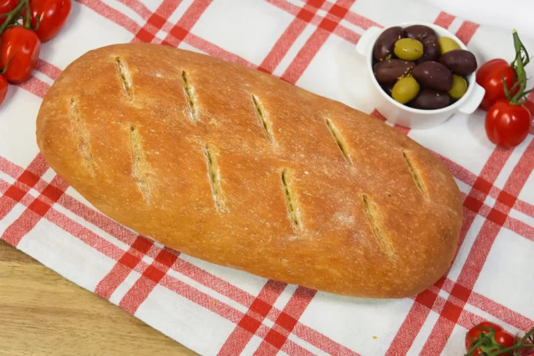 Weißbrot mit edlem Olivenöl-Servieren-ballesworld