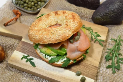 Lachs Bagel mit Avocado-Rezept-ballesworld