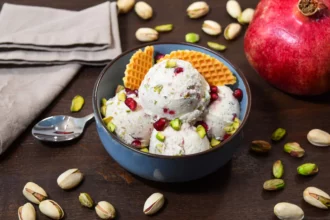 Granatapfel-Eis mit Pistazien-Rezept-ballesworld