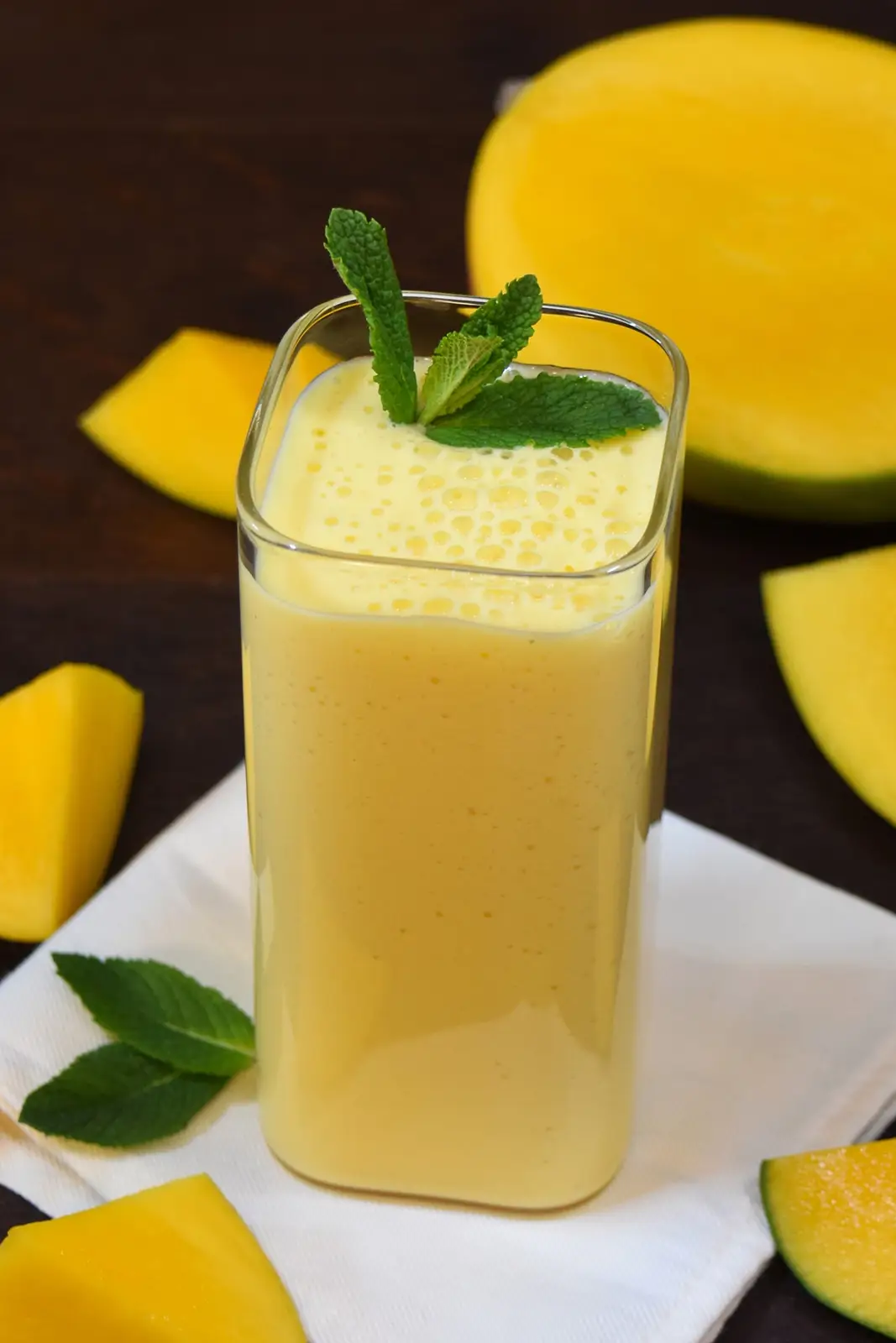 Mango Lassi - Goldener Smoothie-Sommerdrink-ballesworld
