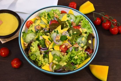 Bunter Salat mit Mango Dressing-Rezept-ballesworld