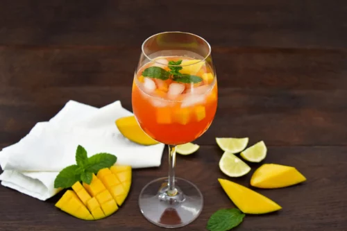 Aperol Mango Spritz-Anrichten-ballesworld