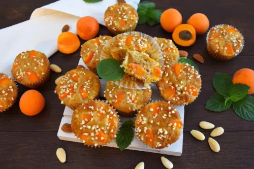 Aprikosen Muffins mit Mandel-Crunch-Servieren-ballesworld
